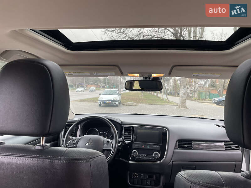 Внедорожник / Кроссовер Mitsubishi Outlander 2017 в Киеве