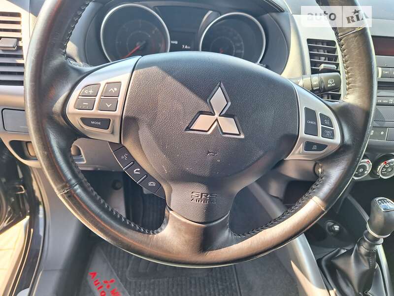 Позашляховик / Кросовер Mitsubishi Outlander 2012 в Стрию