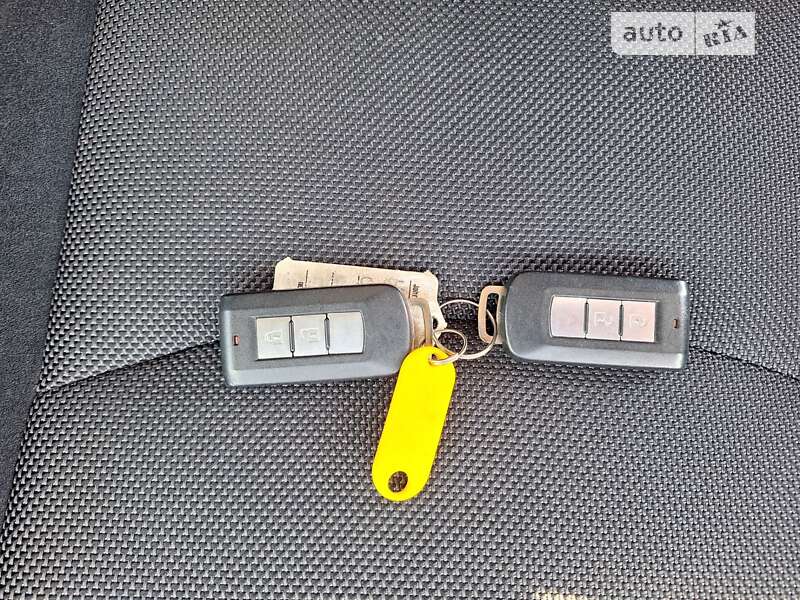 Позашляховик / Кросовер Mitsubishi Outlander 2012 в Стрию
