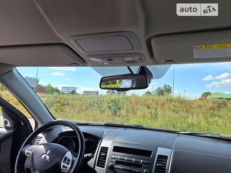 Позашляховик / Кросовер Mitsubishi Outlander 2012 в Стрию