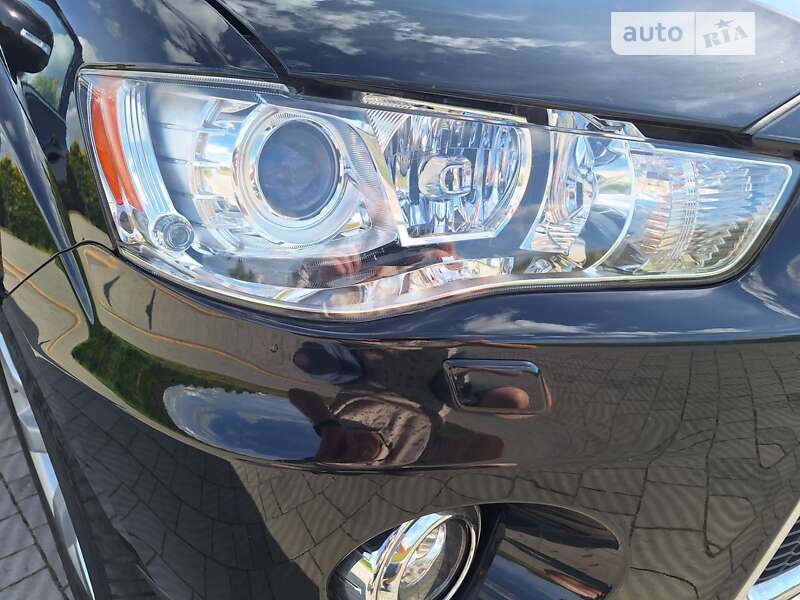 Позашляховик / Кросовер Mitsubishi Outlander 2012 в Стрию