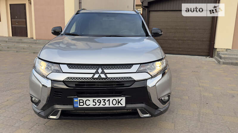 Внедорожник / Кроссовер Mitsubishi Outlander 2019 в Львове