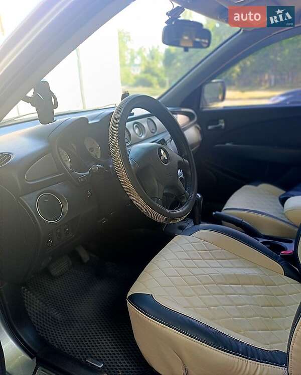 Внедорожник / Кроссовер Mitsubishi Outlander 2006 в Першотравенске