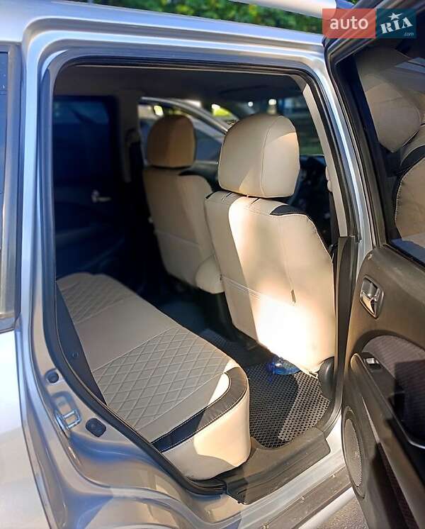 Внедорожник / Кроссовер Mitsubishi Outlander 2006 в Першотравенске