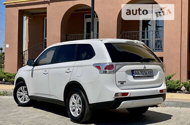 Внедорожник / Кроссовер Mitsubishi Outlander 2014 в Ровно