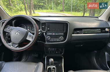 Позашляховик / Кросовер Mitsubishi Outlander 2018 в 