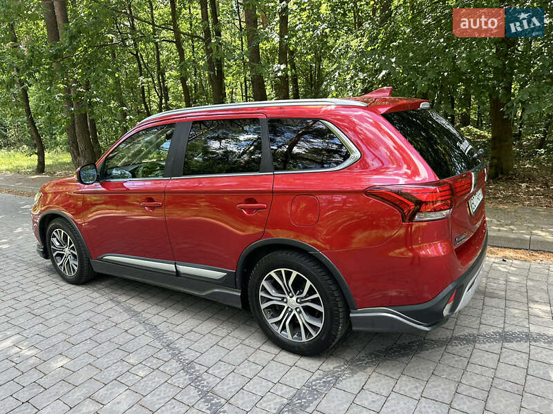 Внедорожник / Кроссовер Mitsubishi Outlander 2018 в Львове