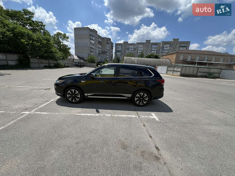 Позашляховик / Кросовер Mitsubishi Outlander 2017 в Кропивницькому