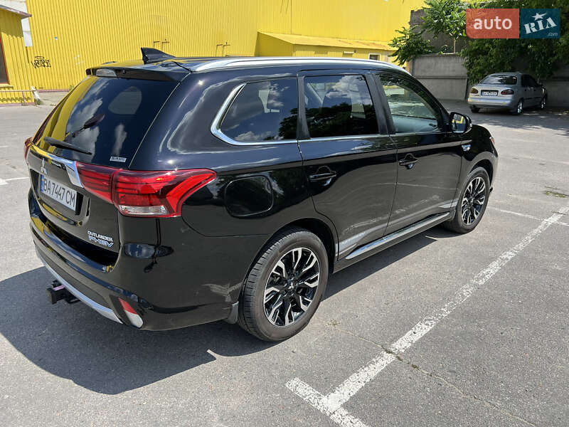 Позашляховик / Кросовер Mitsubishi Outlander 2017 в Кропивницькому