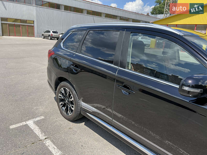Позашляховик / Кросовер Mitsubishi Outlander 2017 в Кропивницькому