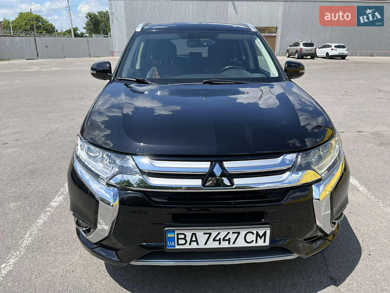 Позашляховик / Кросовер Mitsubishi Outlander 2017 в Кропивницькому