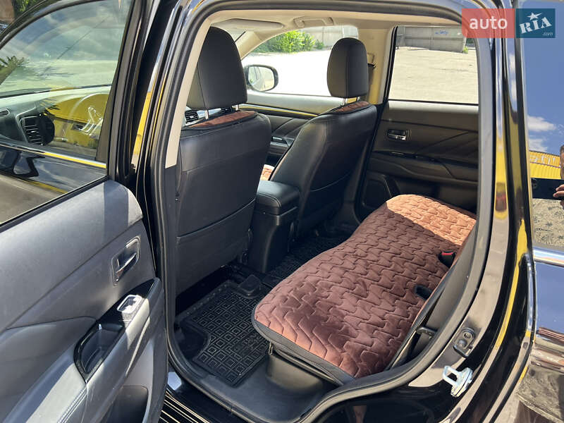 Позашляховик / Кросовер Mitsubishi Outlander 2017 в Кропивницькому