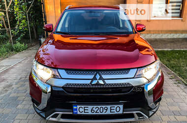 Внедорожник / Кроссовер Mitsubishi Outlander 2023 в Черновцах