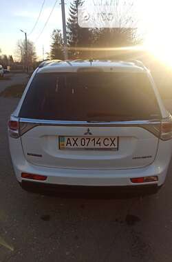 Внедорожник / Кроссовер Mitsubishi Outlander 2012 в Харькове