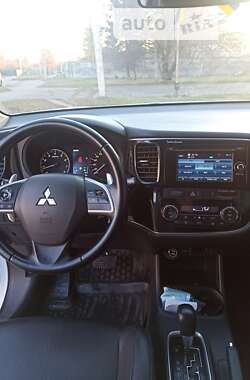 Внедорожник / Кроссовер Mitsubishi Outlander 2012 в Харькове