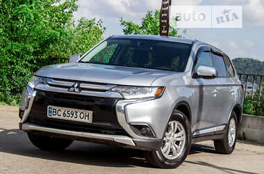 Позашляховик / Кросовер Mitsubishi Outlander 2015 в Львові