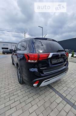 Внедорожник / Кроссовер Mitsubishi Outlander 2014 в Львове