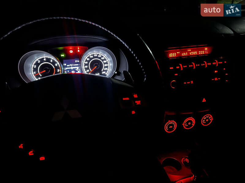 Позашляховик / Кросовер Mitsubishi Outlander 2010 в Чернівцях