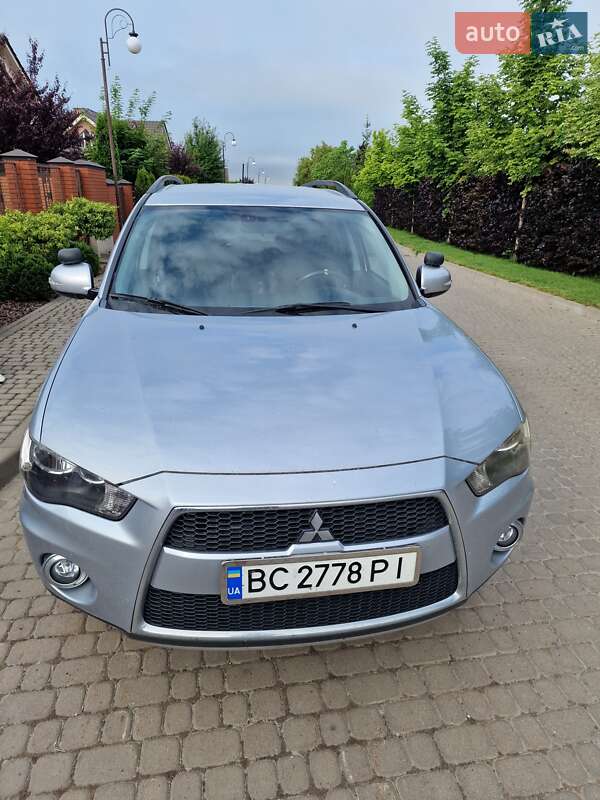 Внедорожник / Кроссовер Mitsubishi Outlander 2012 в Львове