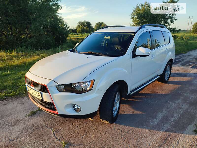 Внедорожник / Кроссовер Mitsubishi Outlander 2012 в Нежине