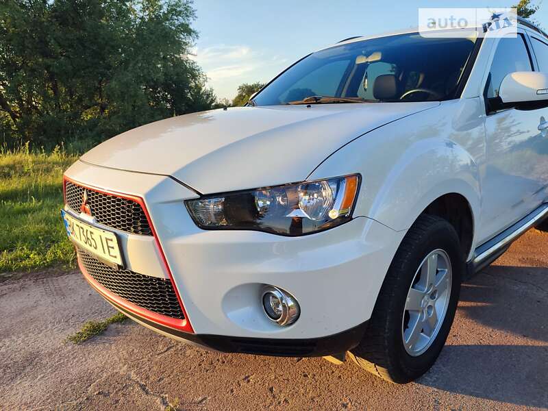 Внедорожник / Кроссовер Mitsubishi Outlander 2012 в Нежине