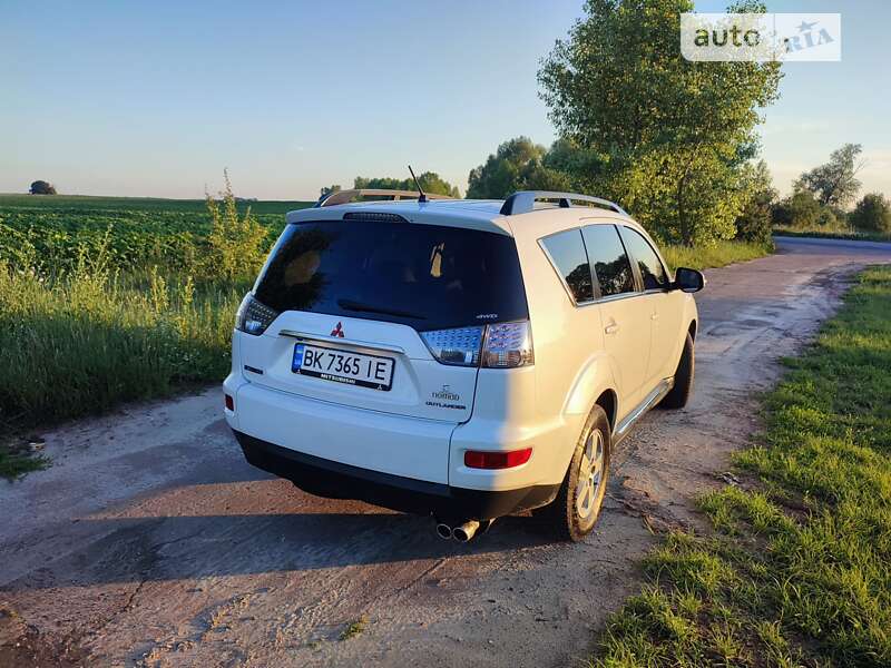 Внедорожник / Кроссовер Mitsubishi Outlander 2012 в Нежине