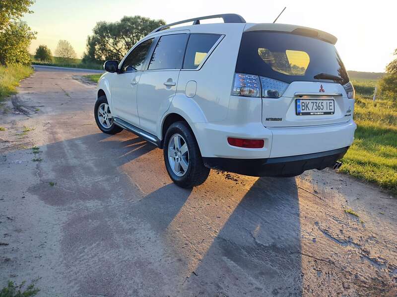 Внедорожник / Кроссовер Mitsubishi Outlander 2012 в Нежине