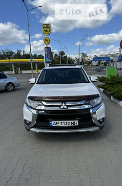 Внедорожник / Кроссовер Mitsubishi Outlander 2017 в Киеве