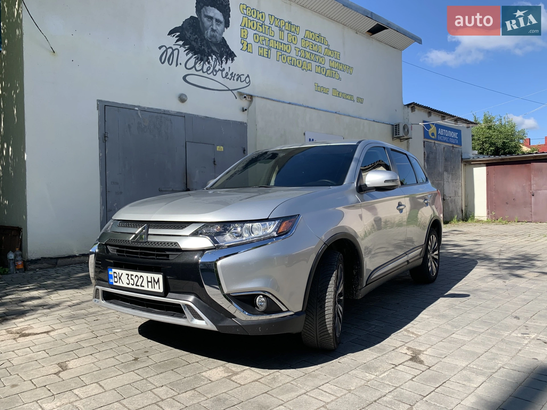2020 Mitsubishi Outlander - фото 1