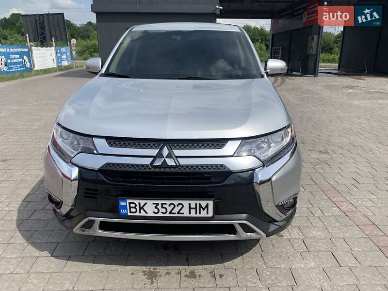 Внедорожник / Кроссовер Mitsubishi Outlander 2020 в Бродах