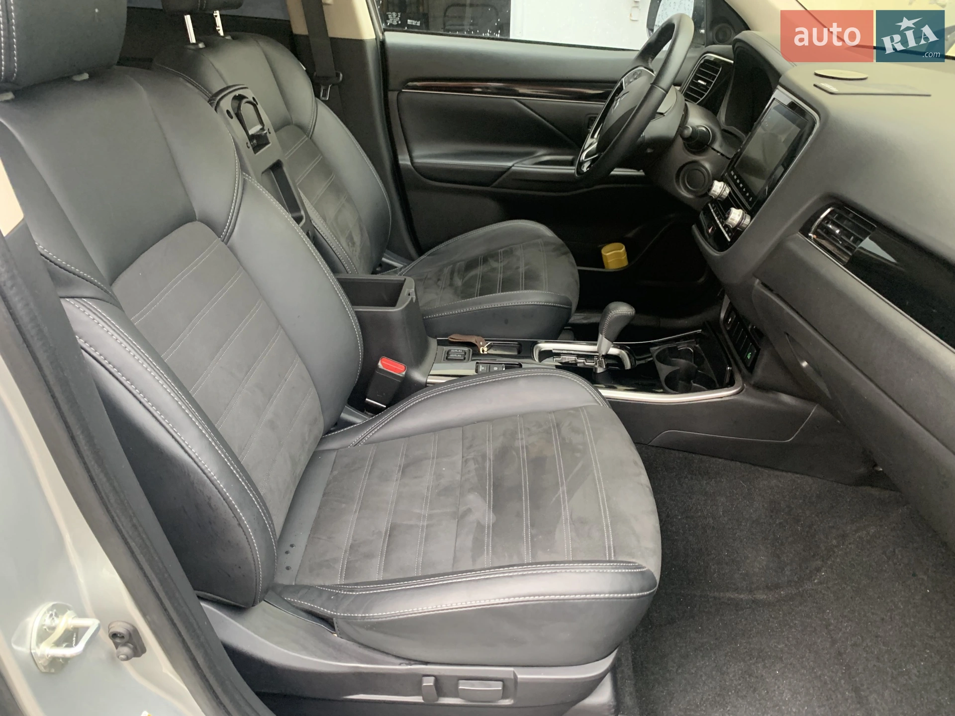 2020 Mitsubishi Outlander - мініатюра 17