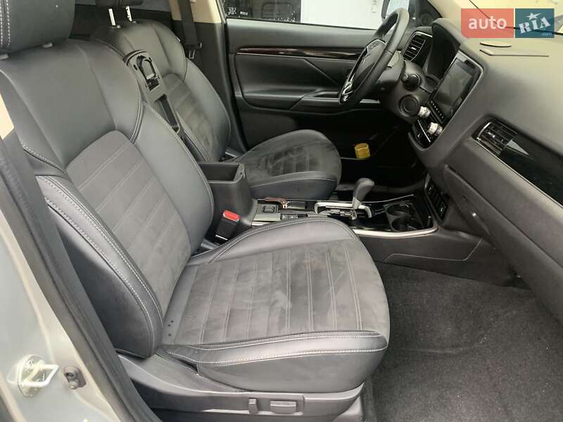 Внедорожник / Кроссовер Mitsubishi Outlander 2020 в Бродах