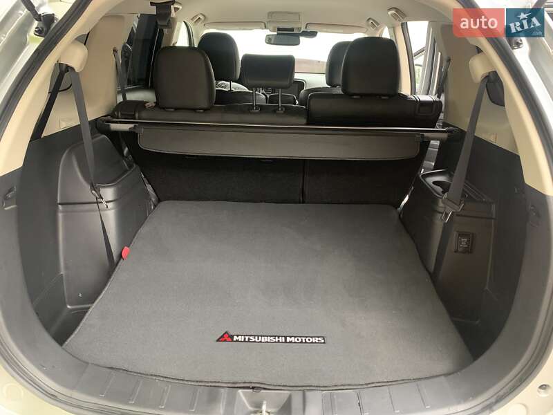 Внедорожник / Кроссовер Mitsubishi Outlander 2020 в Бродах