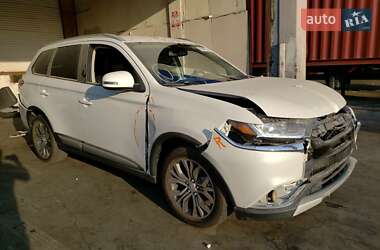 Внедорожник / Кроссовер Mitsubishi Outlander 2017 в 
