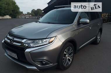 Позашляховик / Кросовер Mitsubishi Outlander 2017 в Чернігові