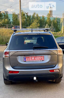 Внедорожник / Кроссовер Mitsubishi Outlander 2013 в Полтаве