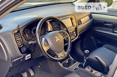 Внедорожник / Кроссовер Mitsubishi Outlander 2013 в Полтаве