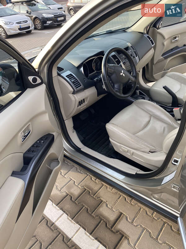 Позашляховик / Кросовер Mitsubishi Outlander 2007 в Києві