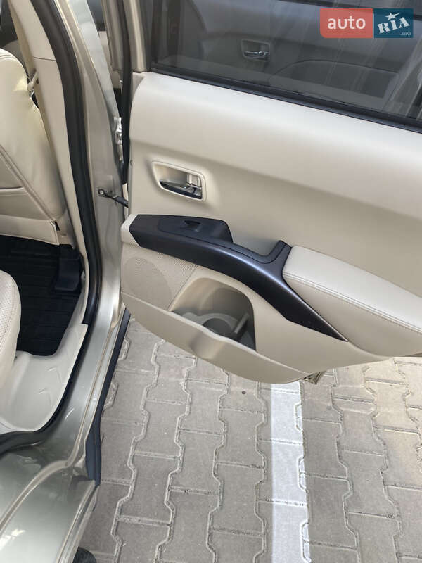 Позашляховик / Кросовер Mitsubishi Outlander 2007 в Києві