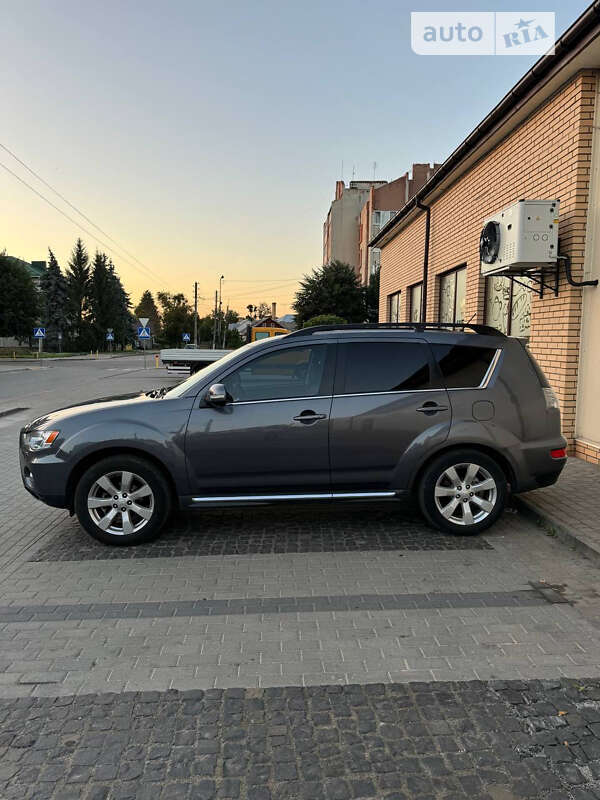 Внедорожник / Кроссовер Mitsubishi Outlander 2011 в Дубно