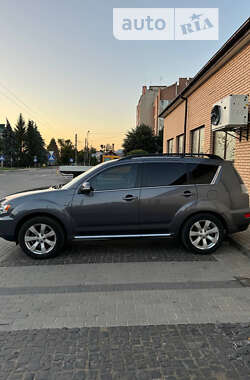Внедорожник / Кроссовер Mitsubishi Outlander 2011 в 