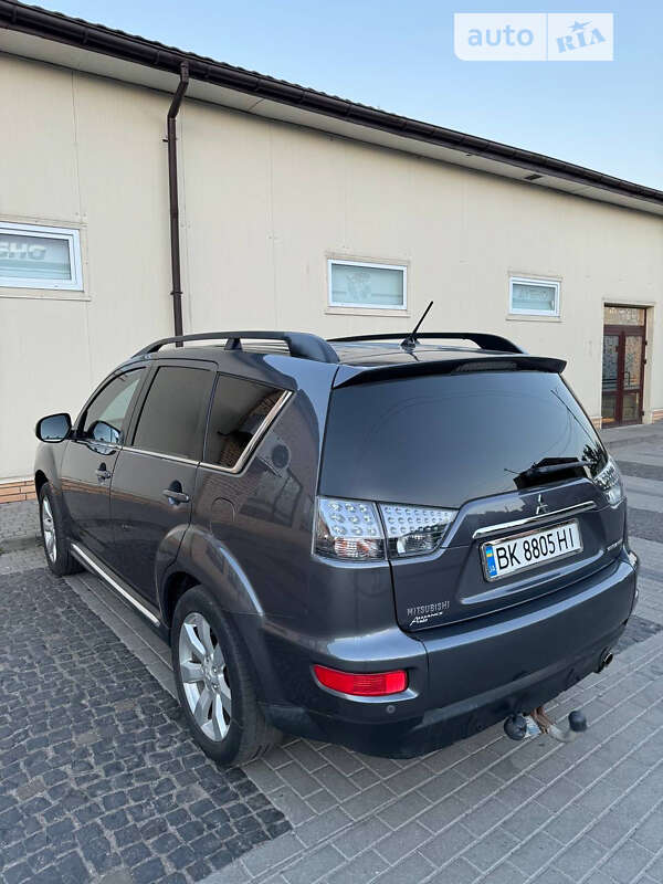 Внедорожник / Кроссовер Mitsubishi Outlander 2011 в Дубно
