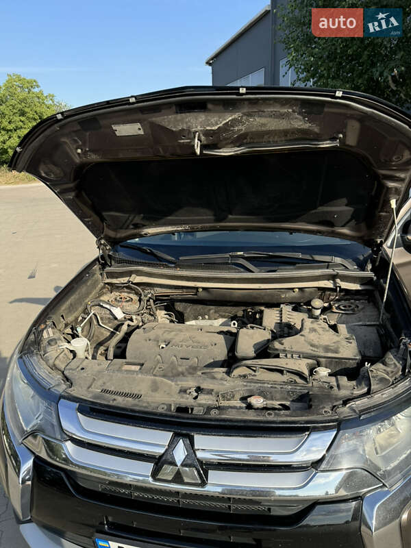 Внедорожник / Кроссовер Mitsubishi Outlander 2016 в Белой Церкви фото 25 Внедорожник / Кроссовер Mitsubishi Outlander 2016 в Белой Церкви