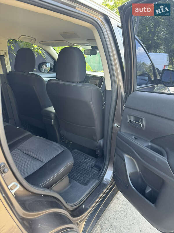 Внедорожник / Кроссовер Mitsubishi Outlander 2016 в Белой Церкви фото 45 Внедорожник / Кроссовер Mitsubishi Outlander 2016 в Белой Церкви