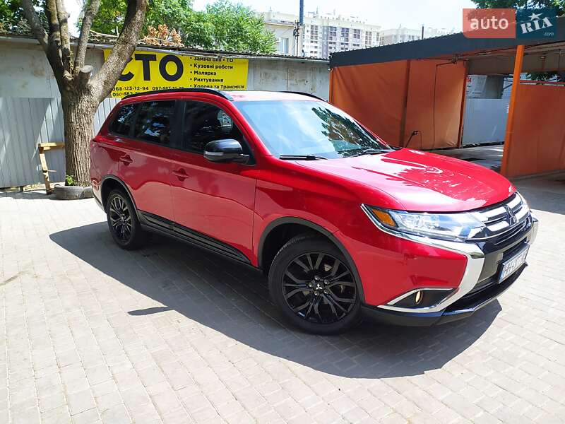 Внедорожник / Кроссовер Mitsubishi Outlander 2017 в Одессе