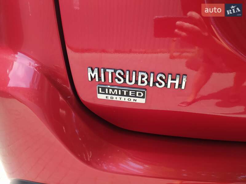 Внедорожник / Кроссовер Mitsubishi Outlander 2017 в Одессе