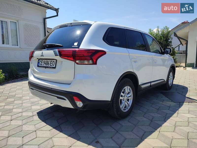 Внедорожник / Кроссовер Mitsubishi Outlander 2021 в Черновцах