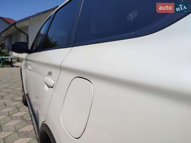 Внедорожник / Кроссовер Mitsubishi Outlander 2021 в Черновцах