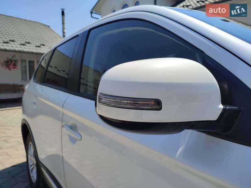 Внедорожник / Кроссовер Mitsubishi Outlander 2021 в Черновцах