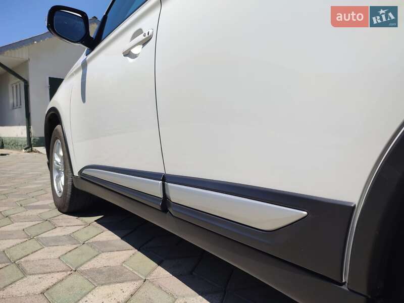 Внедорожник / Кроссовер Mitsubishi Outlander 2021 в Черновцах